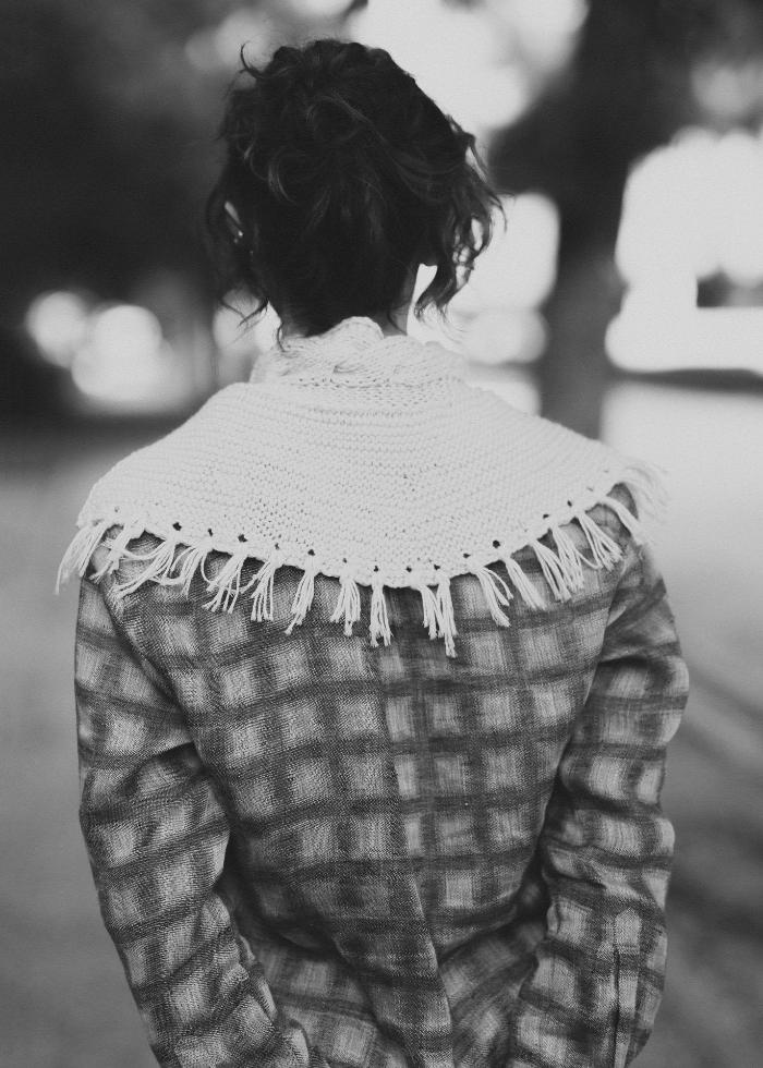 Hand knitted collar with fringes - MajulaHandmade