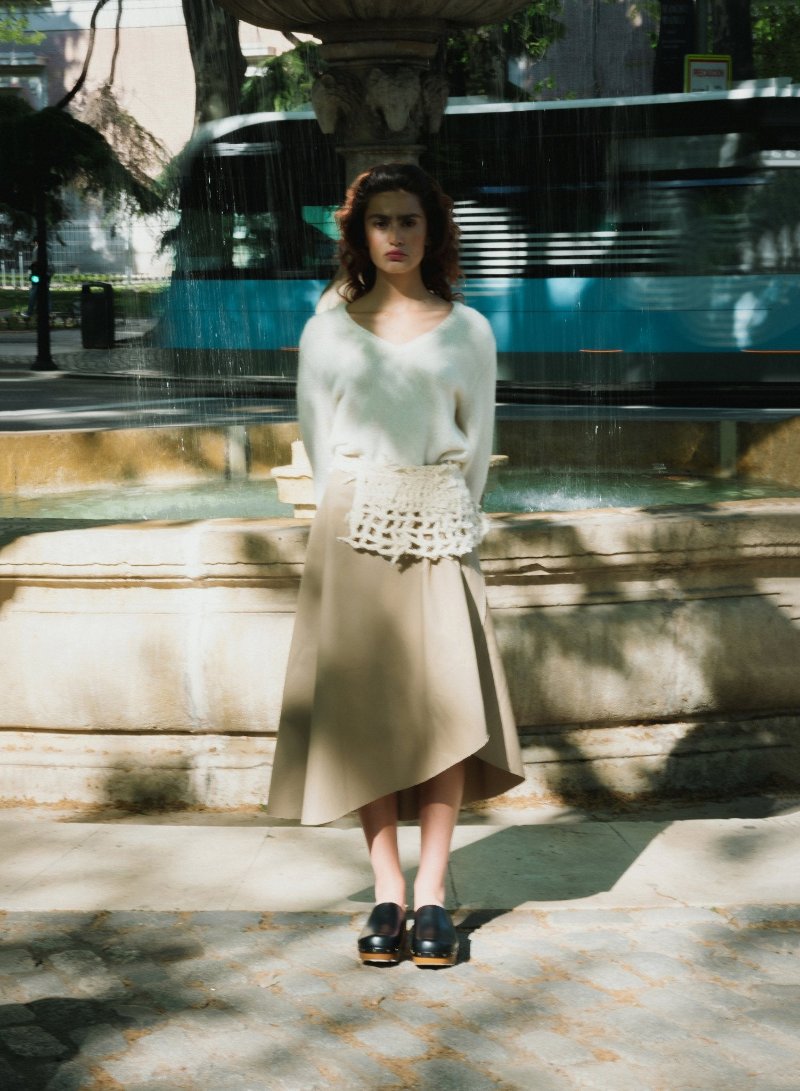 V-neckline sweater_Majulahandmade