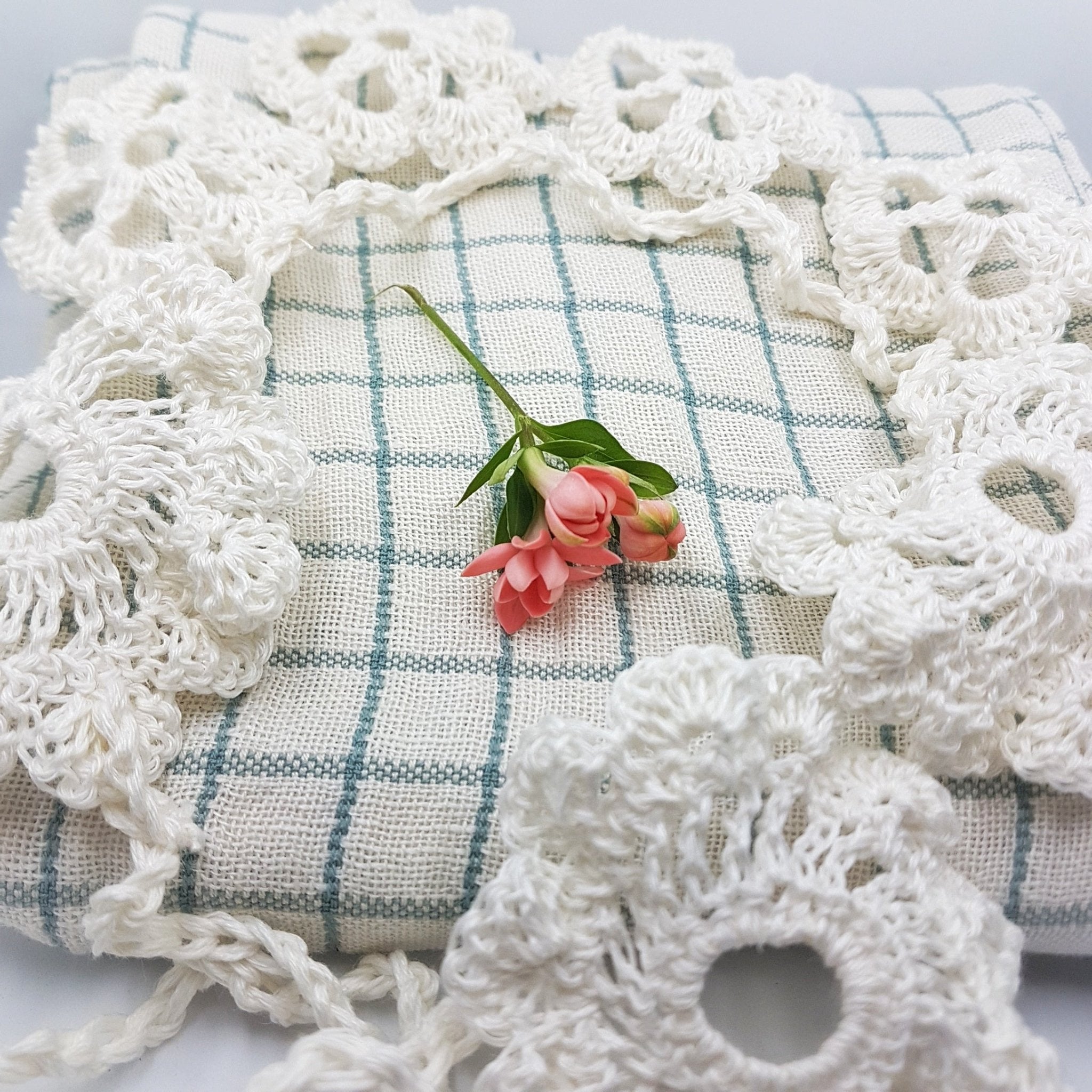 Daisy necklace - MajulaHandmade