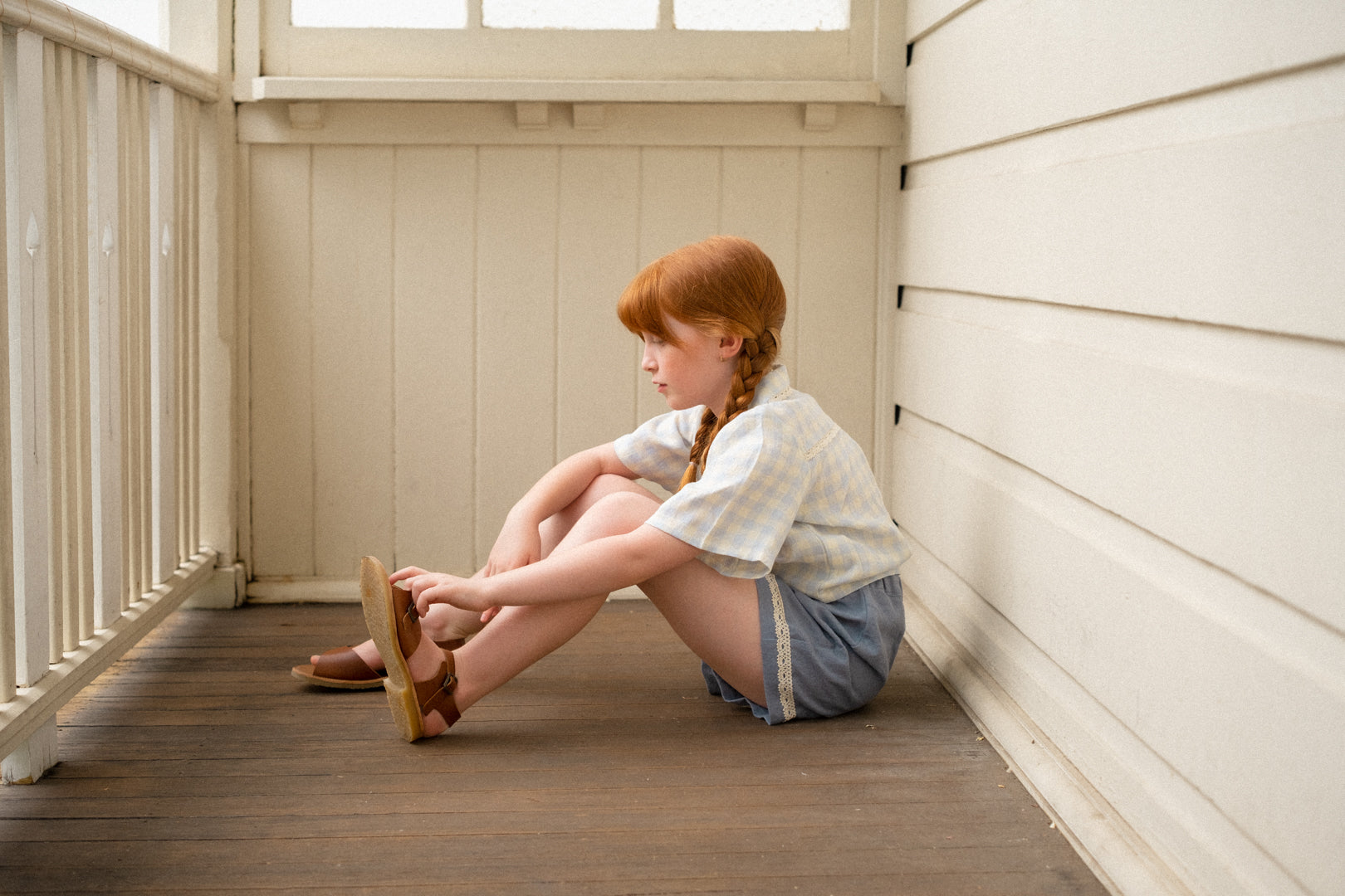 Checkered retro-inspired girl's linen shirt