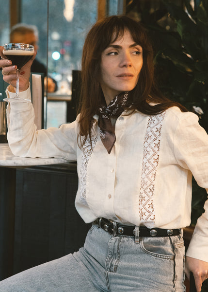 Linen shirt with lace in front