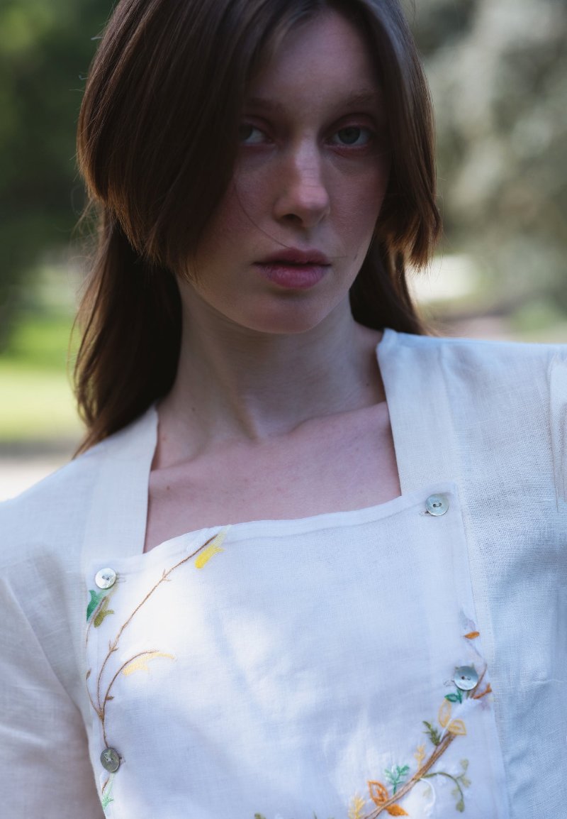 Vintage-inspired embroidered blouse -FLO