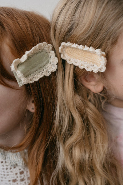 Page 17 pins set - MajulaHandmade