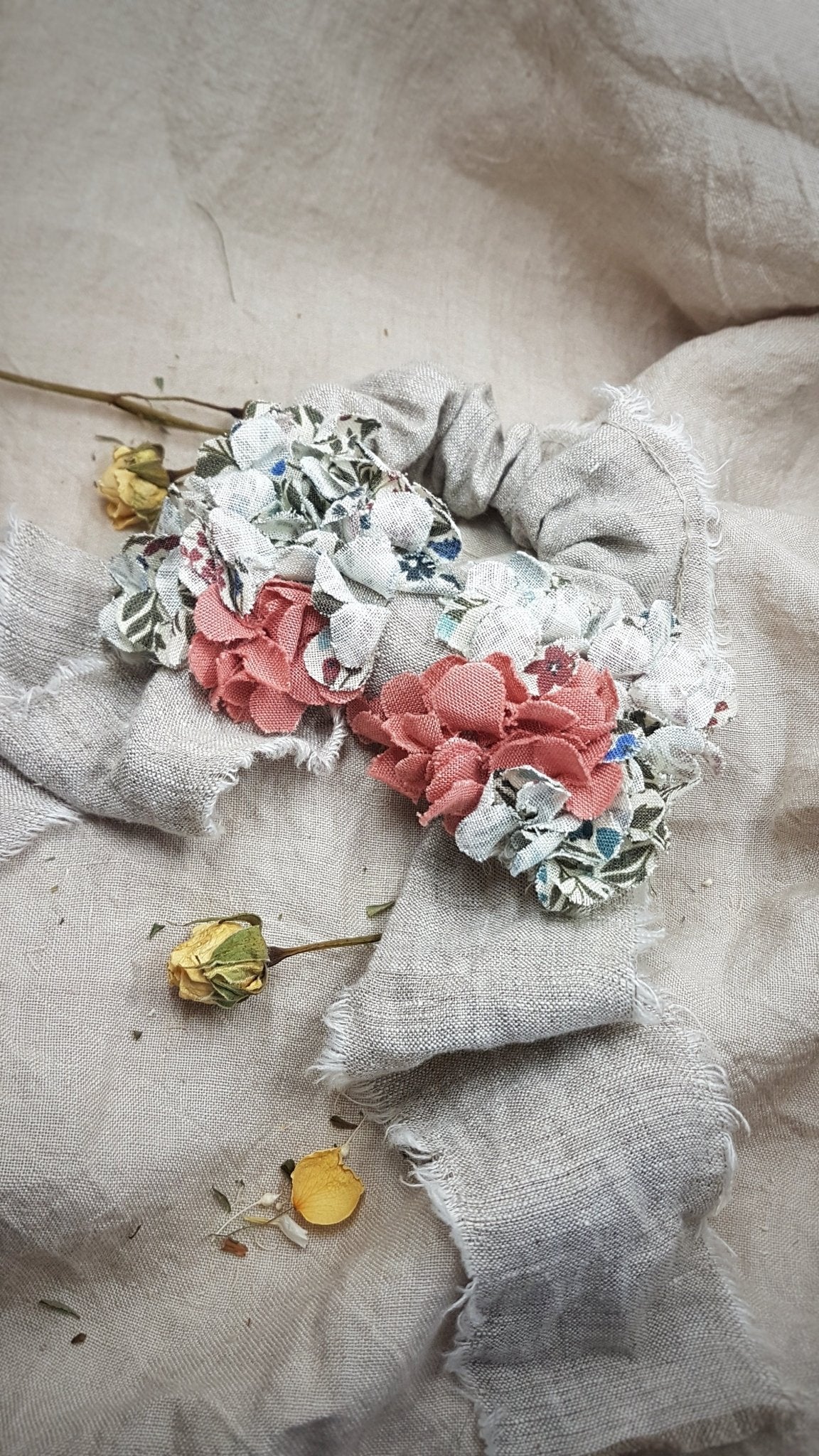 Petals scrunchie