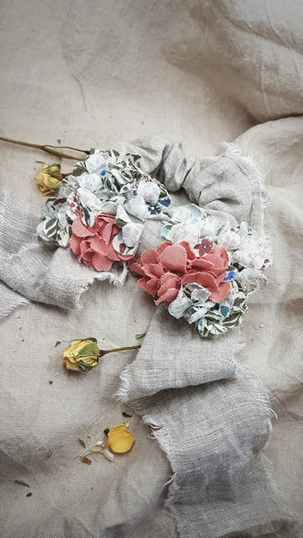 Petals scrunchie - MajulaHandmade