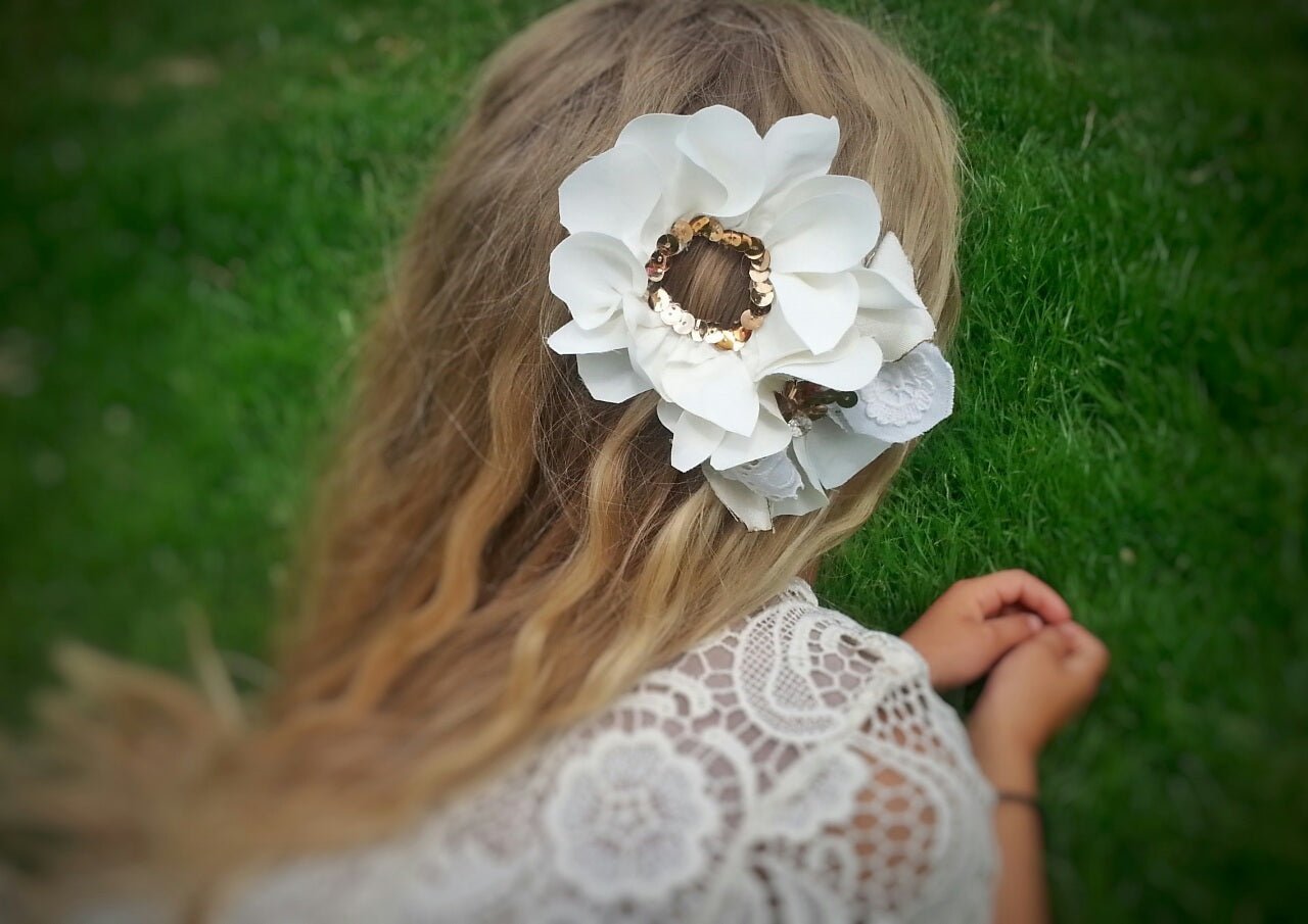 Pure white sparkle comb